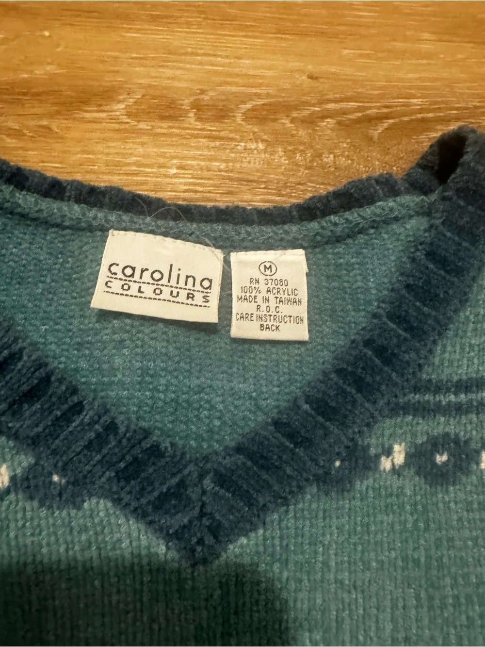 Vintage Carolina Colours Teal Patterned V-Neck Womens Sweater
